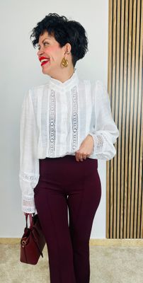 Camisa blanca detalles